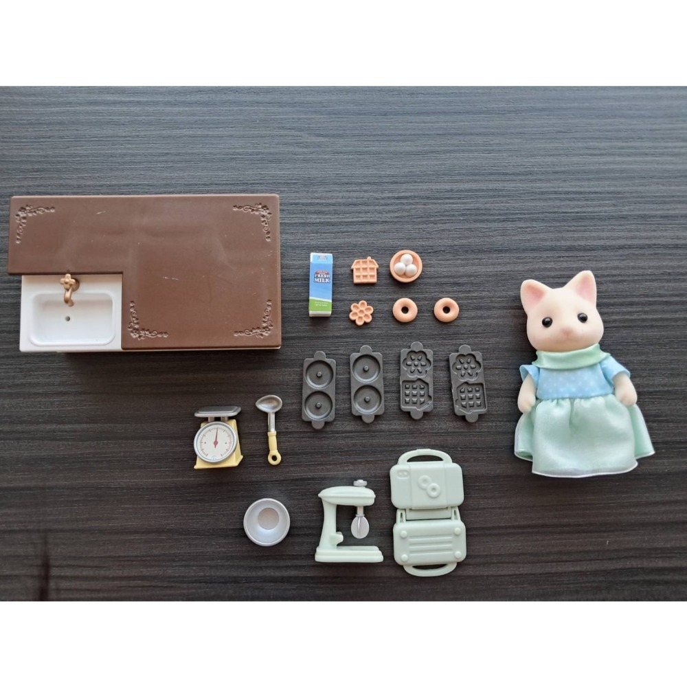 森林家族 二手 異色版 中島 廚房 廚具 藍頂餐廳 禮盒版 配件 附全新貓偶【小小玩具森森的坑】-細節圖2