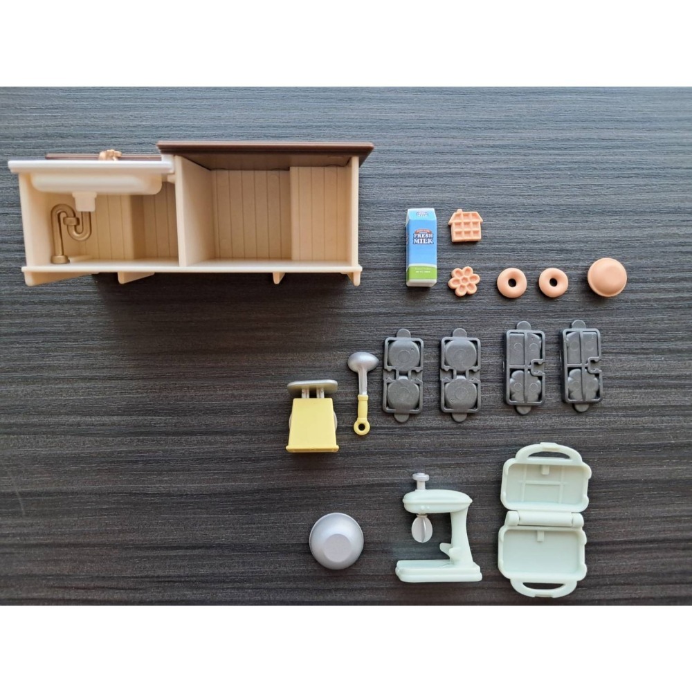 森林家族 二手 異色版 中島 廚房 廚具 藍頂餐廳 禮盒版 配件 附全新貓偶【小小玩具森森的坑】-細節圖3