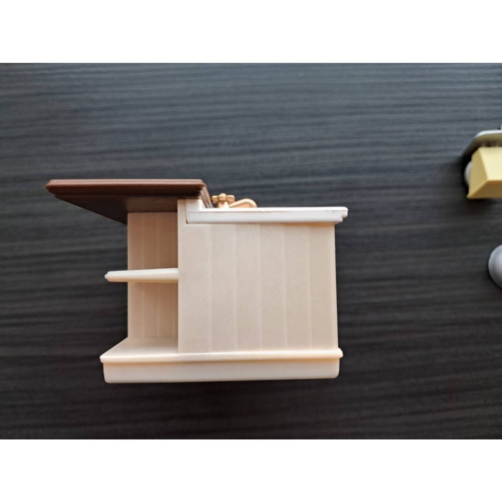 森林家族 二手 異色版 中島 廚房 廚具 藍頂餐廳 禮盒版 配件 附全新貓偶【小小玩具森森的坑】-細節圖6