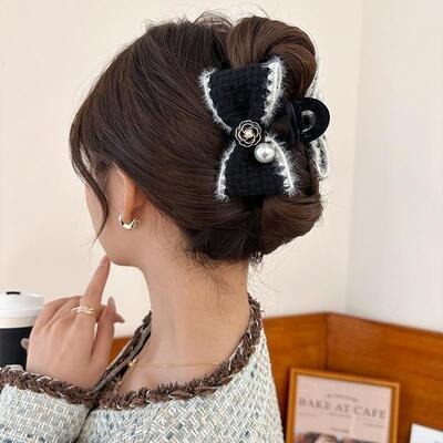 ❤︎ 妞仔小舖 台灣現貨 小香風珍珠蝴蝶抓夾【髮飾、髮夾、抓夾、鯊魚夾、大腸圈】-細節圖2
