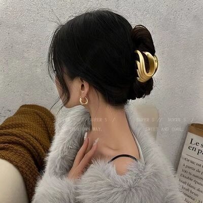 ❤︎ 妞仔小舖 台灣現貨 高級感翅膀金屬抓夾【髮飾、髮夾、抓夾、鯊魚夾、大腸圈】-細節圖2