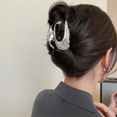 ❤︎ 妞仔小舖 台灣現貨 高級感翅膀金屬抓夾【髮飾、髮夾、抓夾、鯊魚夾、大腸圈】-細節圖3