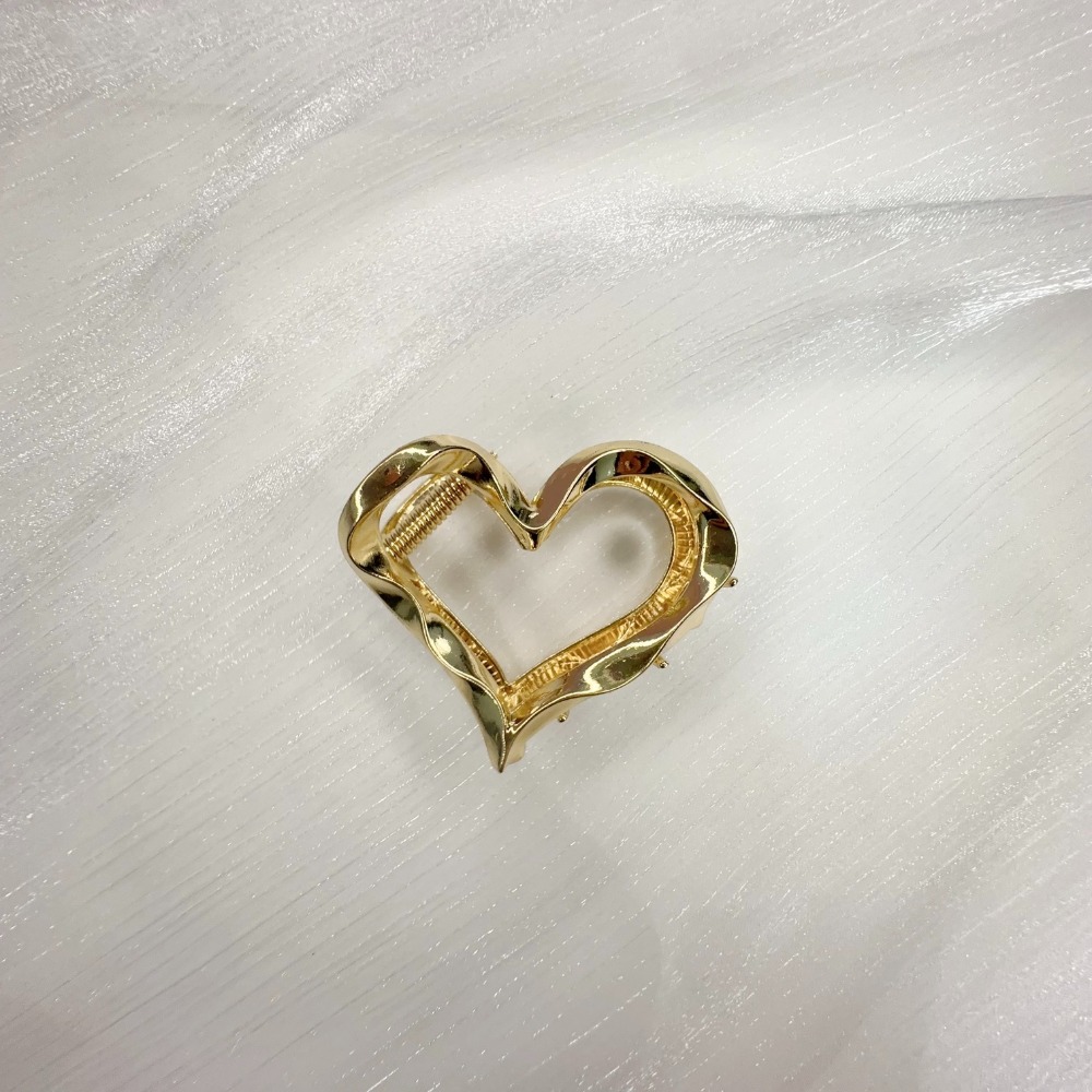 ❤︎ 妞仔小舖 台灣現貨 簡約愛心金屬抓夾【髮飾、髮夾、抓夾、鯊魚夾、大腸圈】-規格圖3