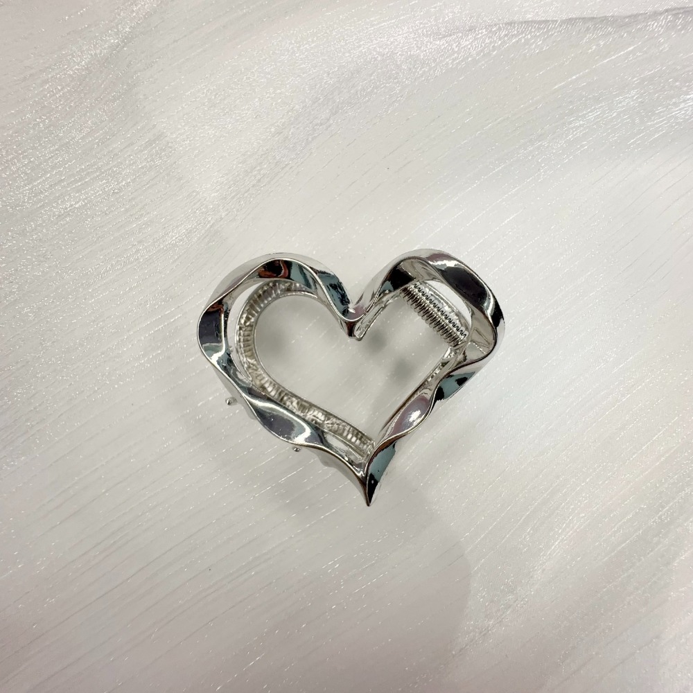 ❤︎ 妞仔小舖 台灣現貨 簡約愛心金屬抓夾【髮飾、髮夾、抓夾、鯊魚夾、大腸圈】-規格圖3
