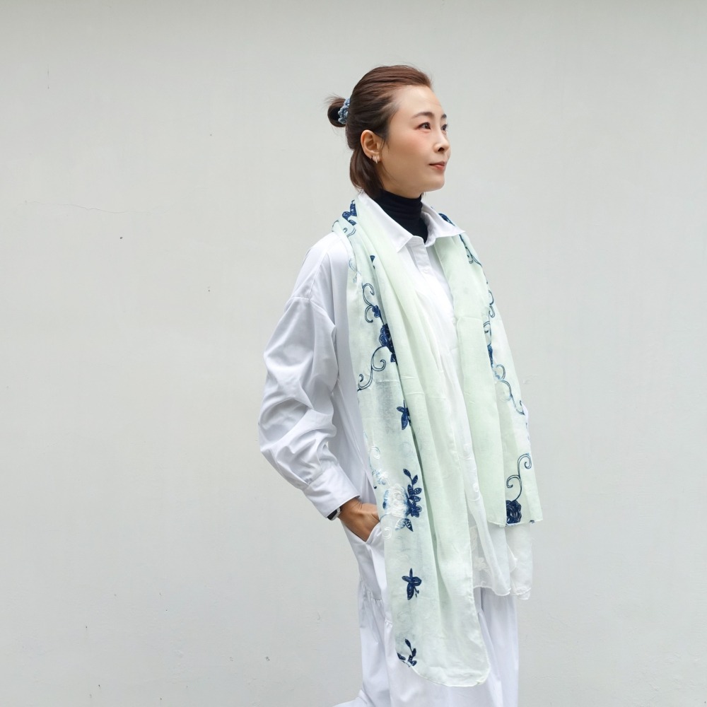 藍染刺繡棉紗圍巾-細節圖2