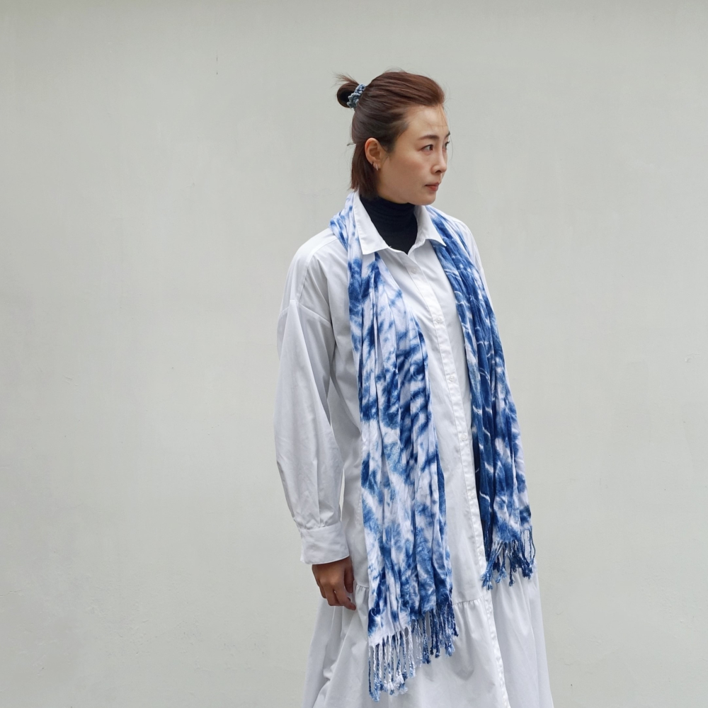 藍染嫘縈圍巾(大條)-細節圖2