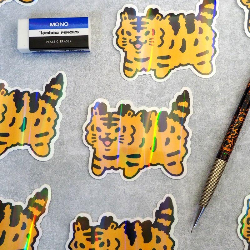 【白色吉米】- 炸毛小老虎 彩虹珠光防水大貼紙 安全帽貼紙 行李箱貼紙-細節圖2