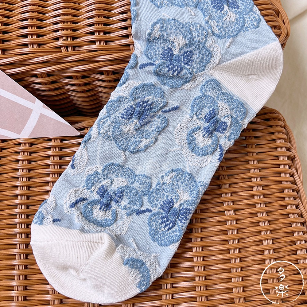 ｜現貨 23~25cm｜立體花紋中筒襪。日本雜貨店 3色可選 透氣薄款 多樂選物-細節圖6