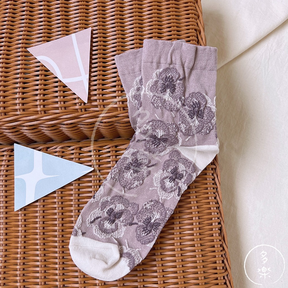 ｜現貨 23~25cm｜立體花紋中筒襪。日本雜貨店 3色可選 透氣薄款 多樂選物-規格圖7