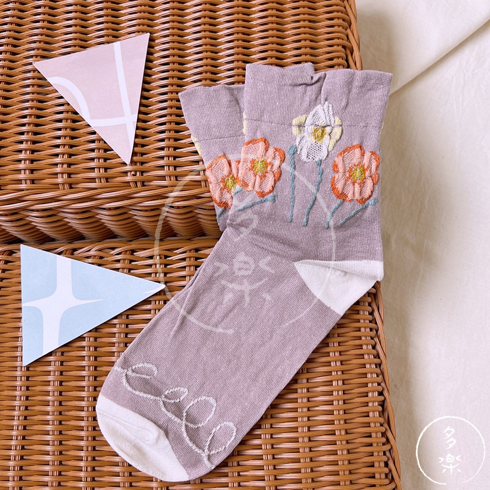 ｜現貨 23~25cm｜立體花朵中筒襪。日本雜貨店 3色可選 透氣薄款 多樂選物-細節圖2