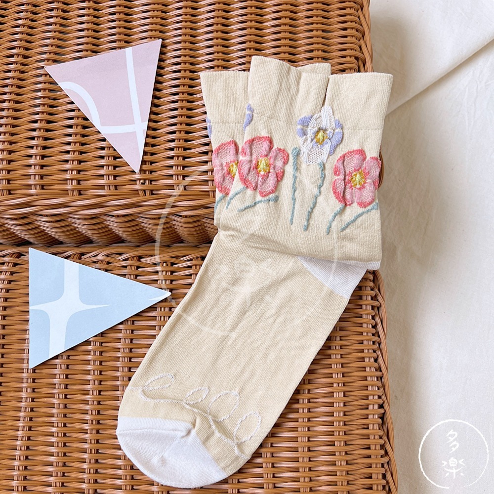 ｜現貨 23~25cm｜立體花朵中筒襪。日本雜貨店 3色可選 透氣薄款 多樂選物-規格圖7