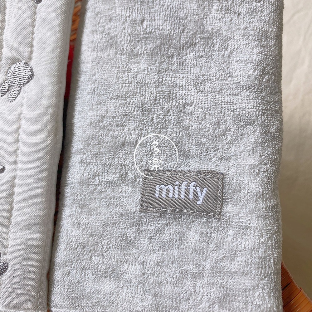 ｜現貨｜Miffy米飛兔背帶護套。日本正品代購 可雙面使用 嬰兒揹帶護套 推車汽座安全帶護套 壓扣式 可手洗 多樂選物-細節圖4