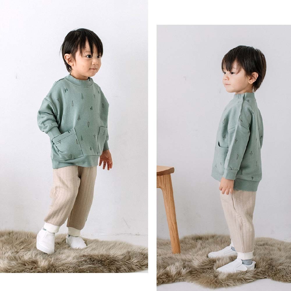 ｜現貨 110cm｜森林小樹內刷毛幼童上衣。日本童裝代購 小高領 北歐樹木 刷毛 幼童聖誕節穿搭 多樂選物-細節圖3