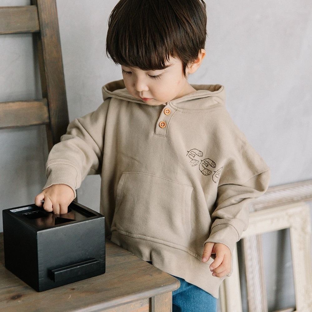 ｜現貨 110cm｜海鷗刺繡幼童長袖帽踢。日本童裝代購 幼童帽T 後開衩 寶寶冬天帽踢  多樂選物-細節圖4