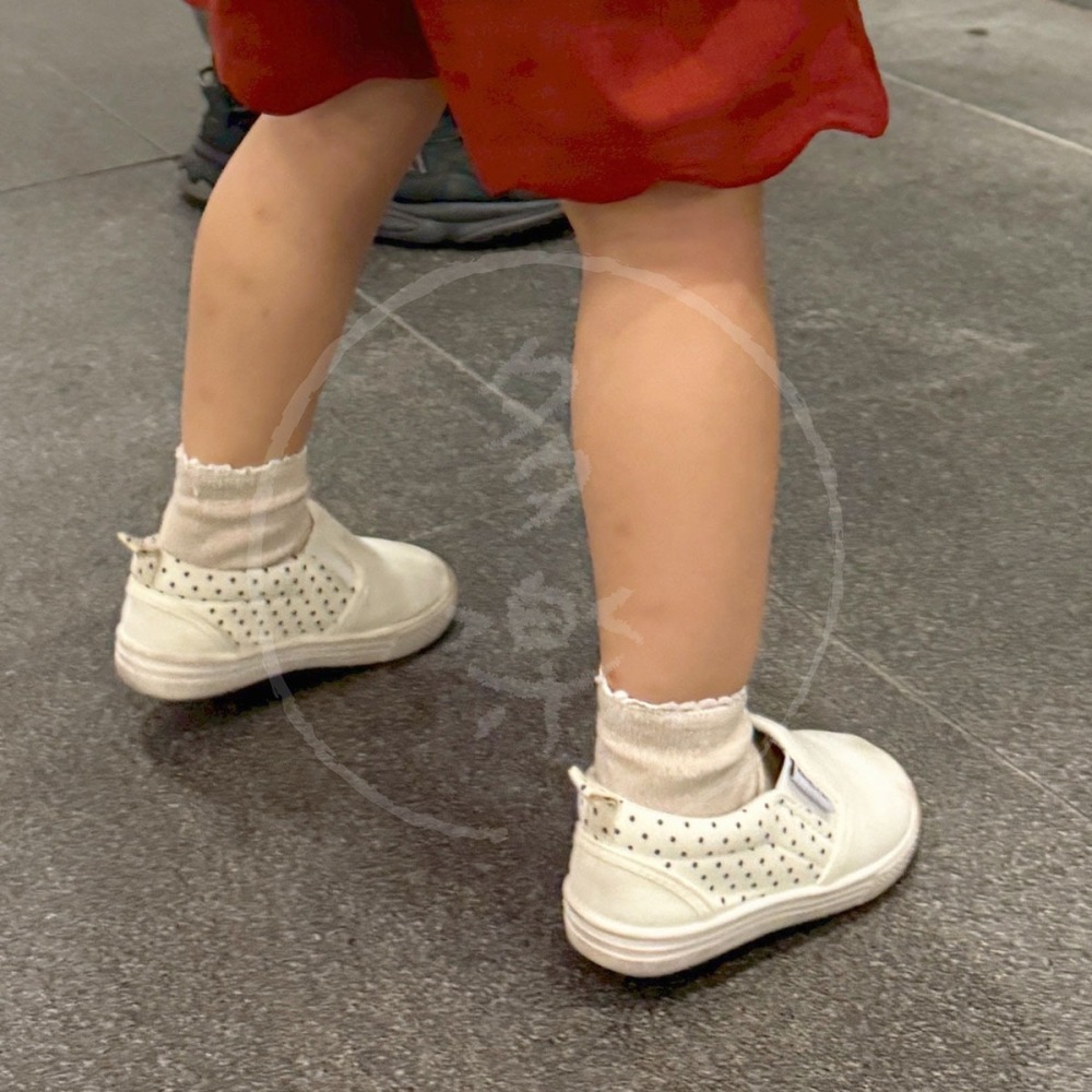 ｜現貨 14cm 15cm｜日本西松屋幼兒鞋子 百搭點點小白鞋 寶寶小白鞋 多樂選物-細節圖4