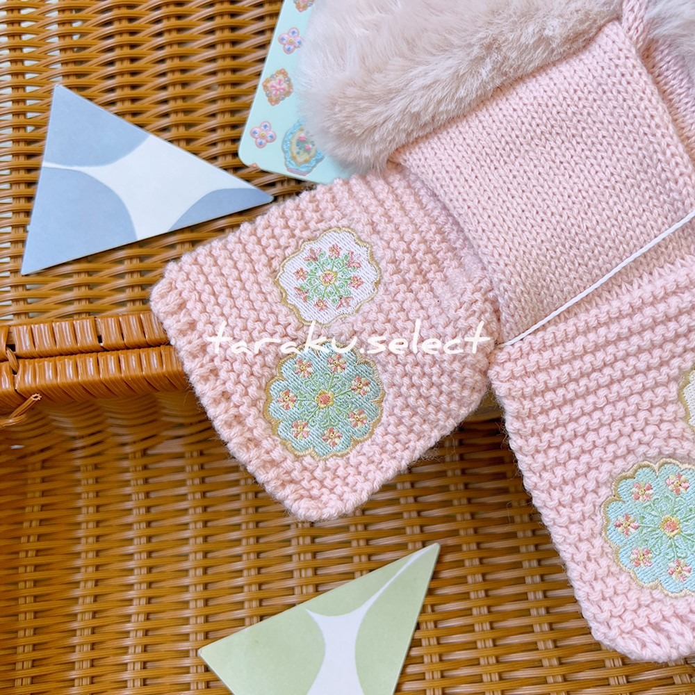 ｜現貨｜mamaraku 絨毛兒童圍巾(2色可選)。日本童裝 女童 刺繡 保暖圍巾 毛茸茸 兒童脖圍 多樂選物-細節圖3
