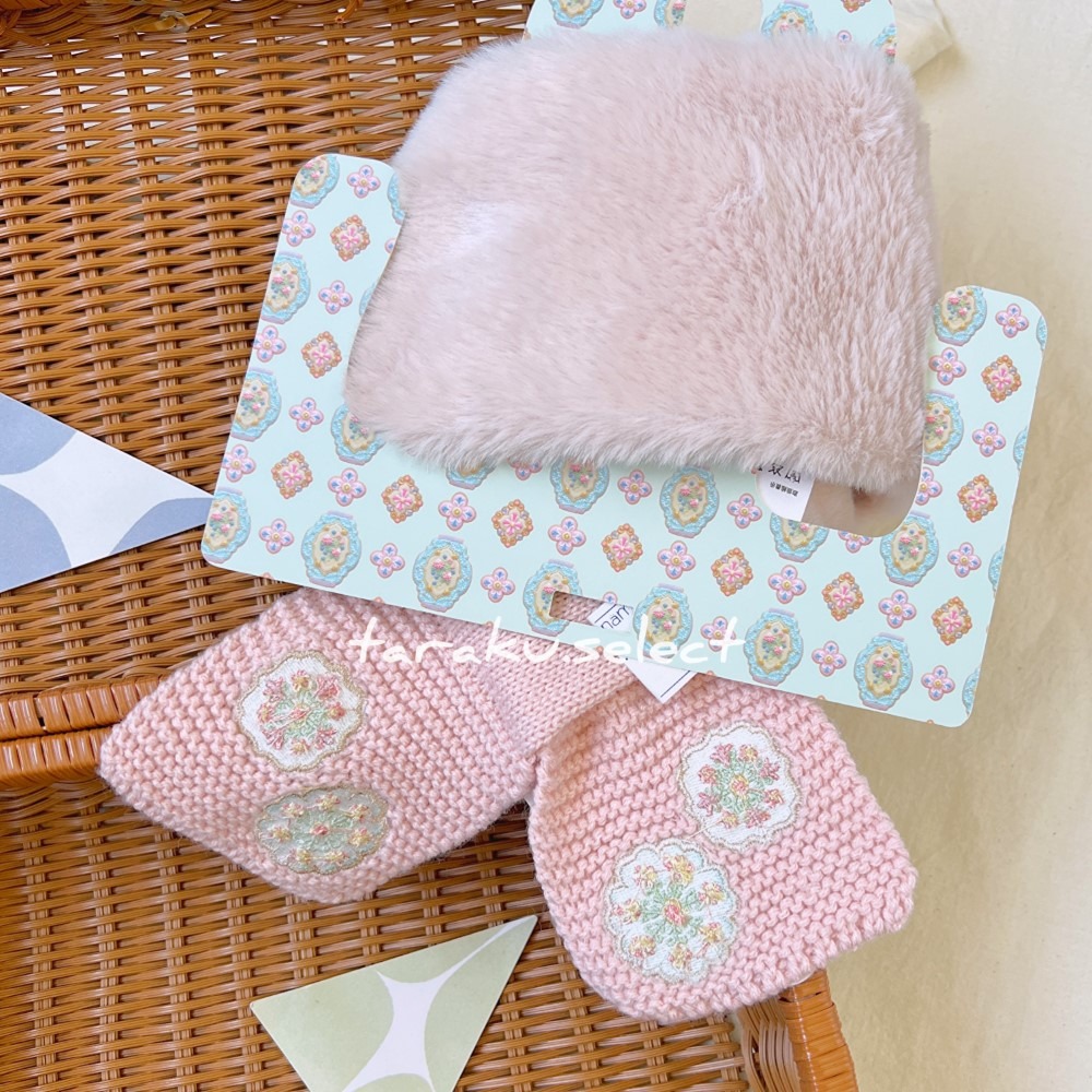 ｜現貨｜mamaraku 絨毛兒童圍巾(2色可選)。日本童裝 女童 刺繡 保暖圍巾 毛茸茸 兒童脖圍 多樂選物-細節圖4