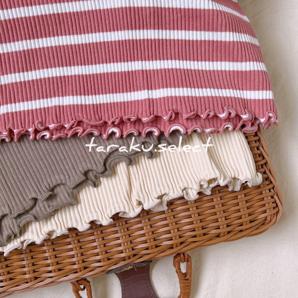 ｜現貨 100cm 110cm｜女童木耳滾邊長袖上衣。日本童裝 木耳裝飾 翻領 小高領 女童內搭 彈性羅紋 多樂選物-細節圖8