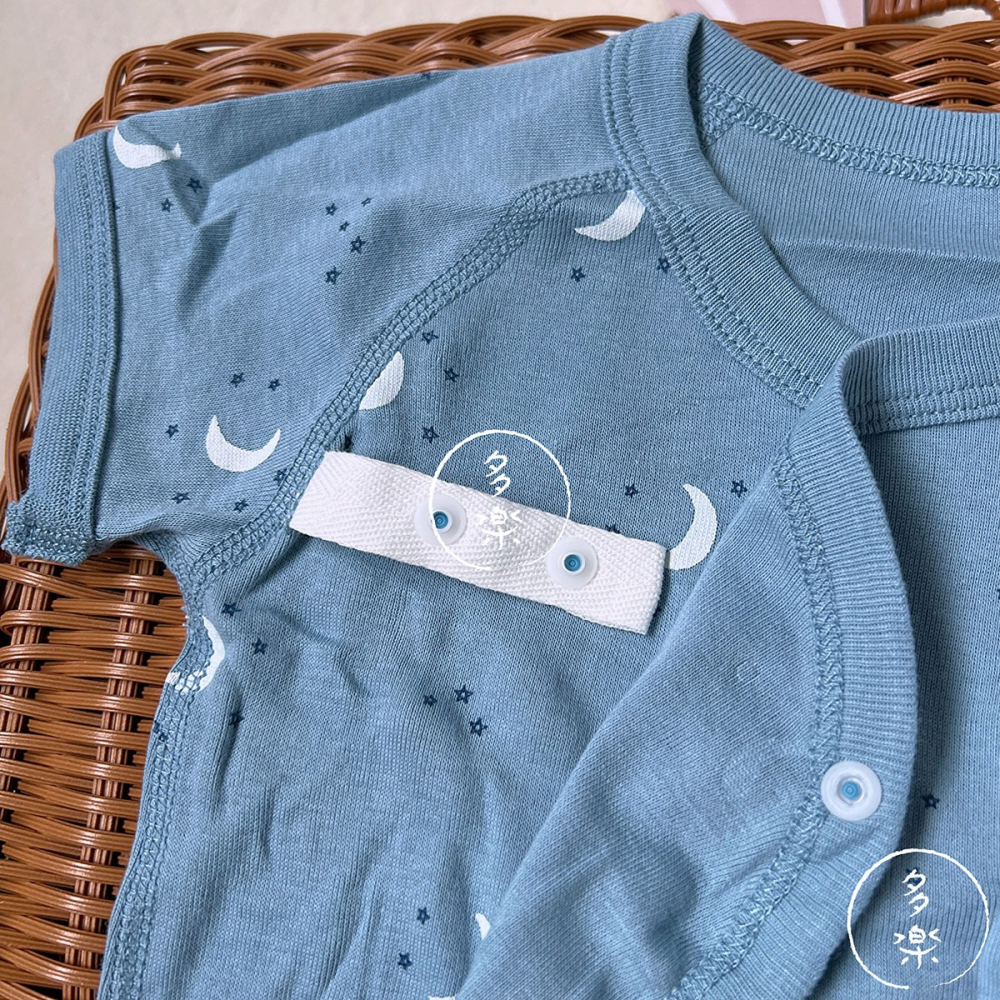 短袖包屁衣｜現貨 60-70cm｜開襟包屁衣2件組。日本童裝 前開扣 月亮星星 男寶包屁衣 多樂選物-細節圖5
