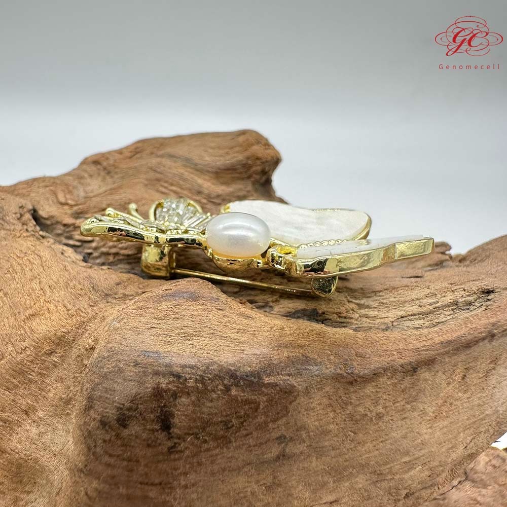 【肌容雪】雙蝶白貝天然珍珠胸針附收納盒 編號P13-細節圖2