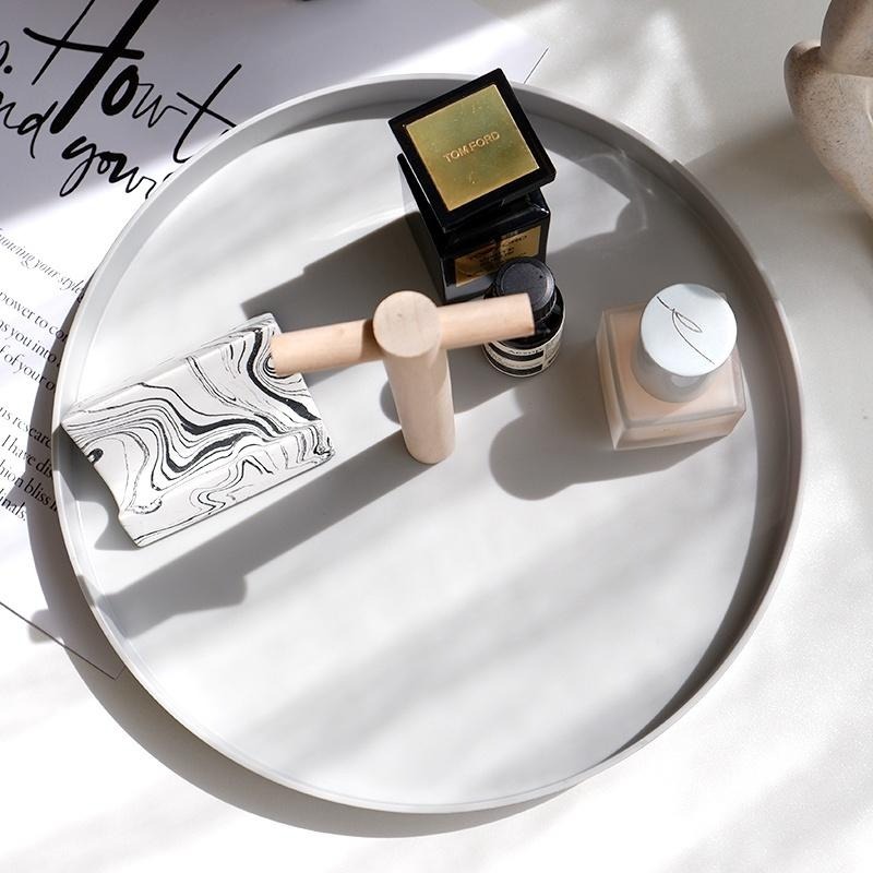 台灣現貨 客廳 玄關 雜物 小物件 桌面 收納盤 儲物盤 北歐風 簡約現木 圓形實木 手提托盤 展示盤 飾品放置-細節圖7