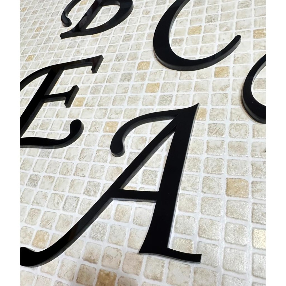 R09 數字 英文字母 雷切 黑白 電腦雷射切割 壓克力字 背膠 桌號 樓層 數字 數字 桌號 門牌 商業空間  咖啡店-細節圖3