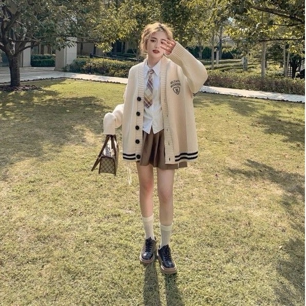 秋冬學院風v領刺繡針織毛衣-細節圖3