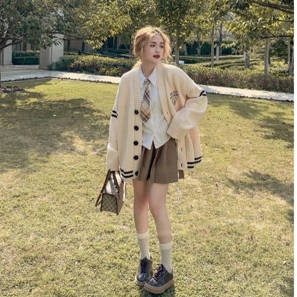 秋冬學院風v領刺繡針織毛衣-細節圖8