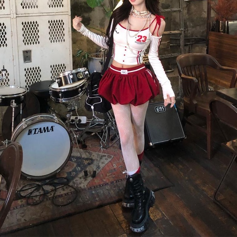 校園甜辣風純慾露肩長T+紅色花苞裙套裝-細節圖4