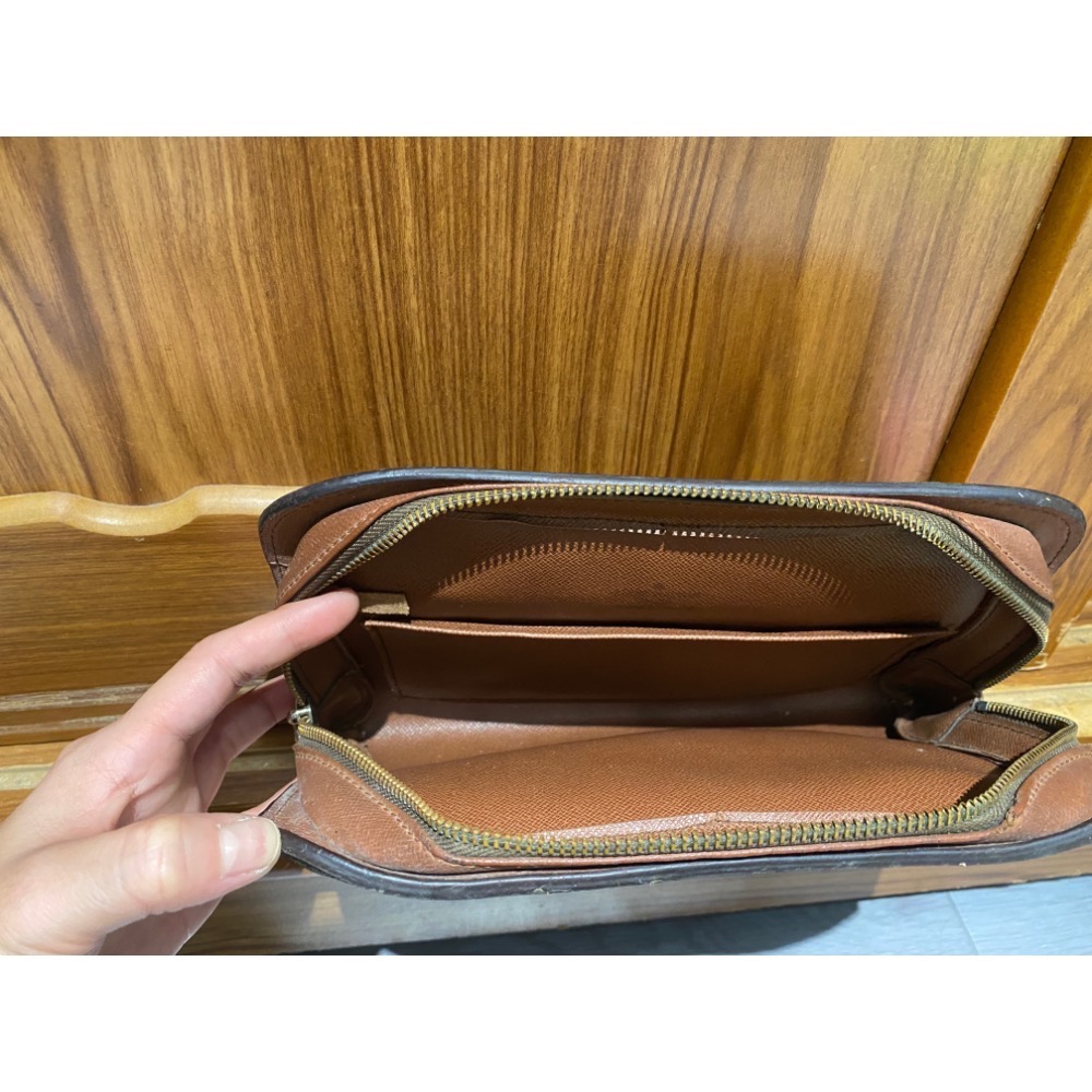 Omg二手Lv手拿包-細節圖2