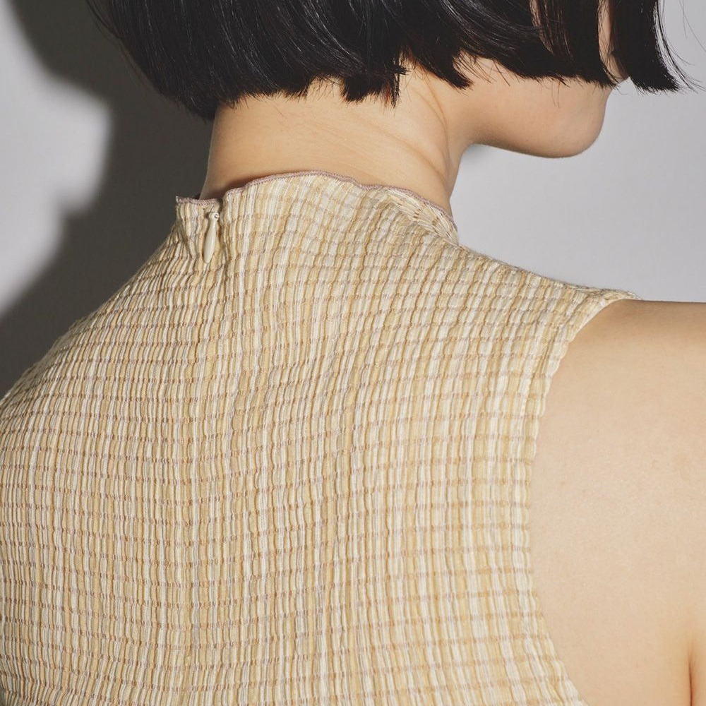 【*Kimi】TDF 日本貴牌木耳邊小立領撞色彈性中縫華夫格紋無袖背心上衣 - 三色 230601-細節圖11