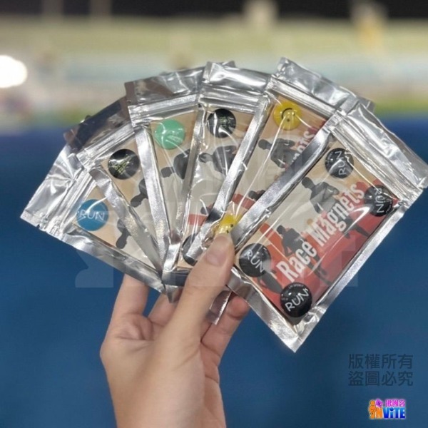 ♢揪團客♢ 號碼布磁扣 國旗 NRC RUN 黃色微笑 馬卡龍 馬尾妹 小狐狸 馬拉松號碼布扣 號碼牌安全扣 4顆/組-細節圖7