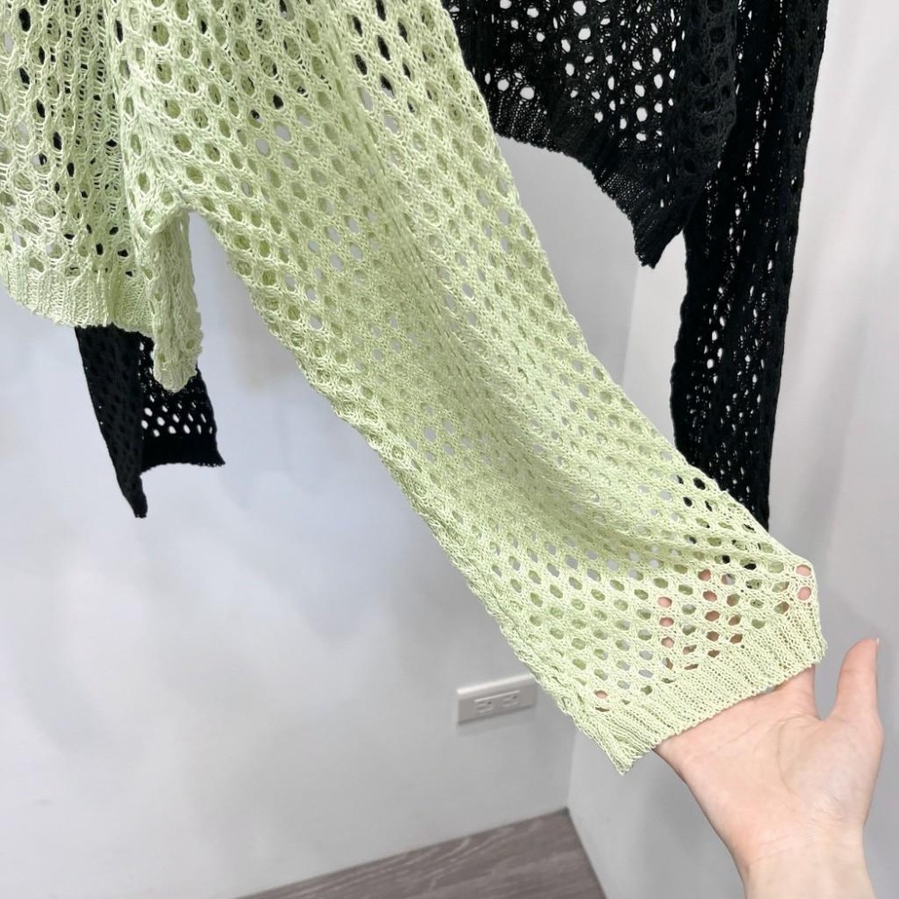 (A357)連帽長袖洞洞短版針織上衣-2色-細節圖5