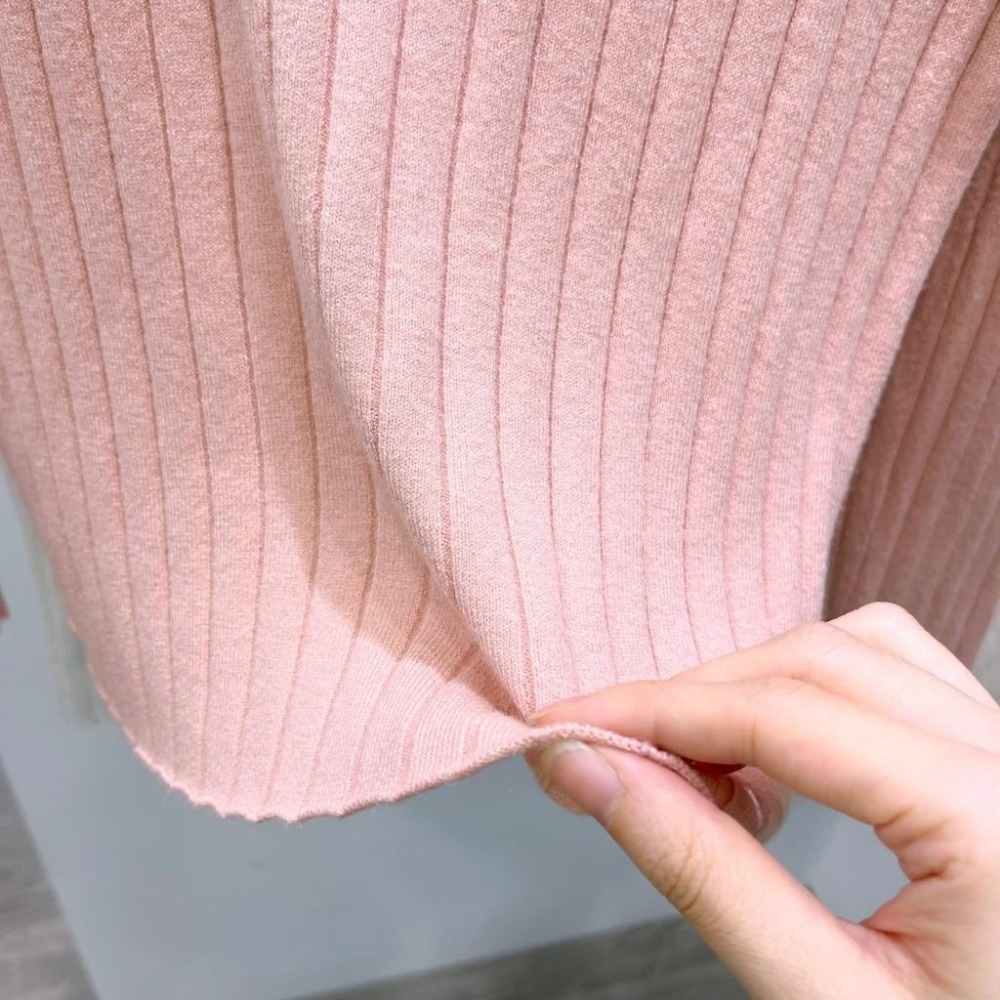 (A304)半高領木耳邊坑條針織內搭長袖上衣-5色 柔軟 花邊 長袖內搭-細節圖9