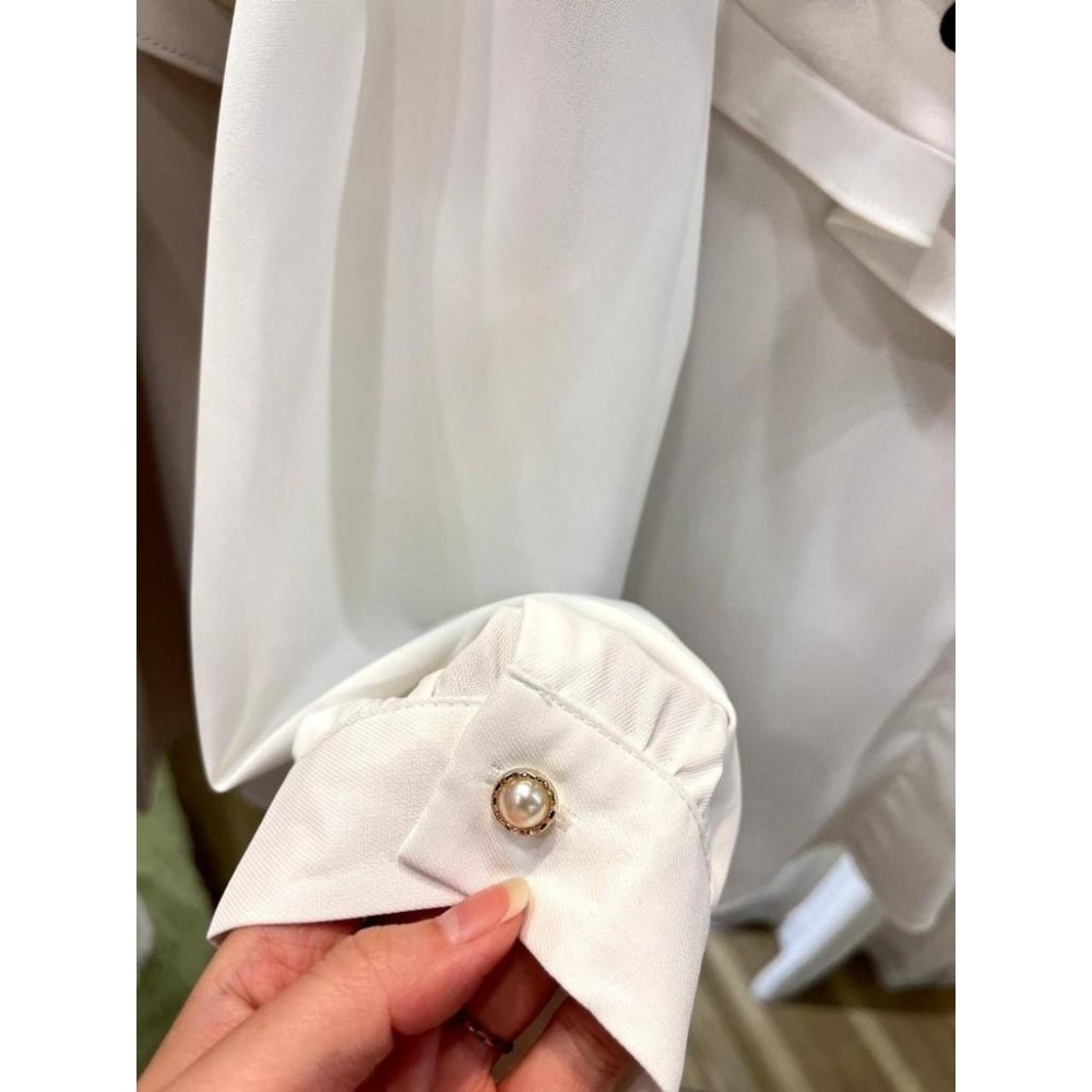 (A290)點點雙層荷葉領雪紡上衣-2色 氣質上衣 長袖上衣-細節圖3