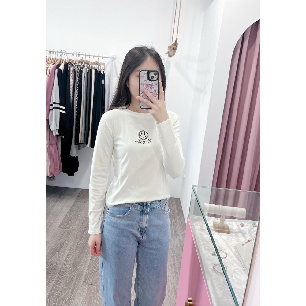 (A308)刺繡笑臉圖案棉質長袖上衣-3色 薄長袖 短版 長袖短版 tshirt t恤 長袖t恤-細節圖4