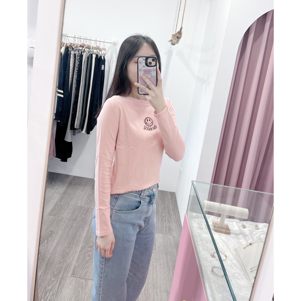 (A308)刺繡笑臉圖案棉質長袖上衣-3色 薄長袖 短版 長袖短版 tshirt t恤 長袖t恤-細節圖8