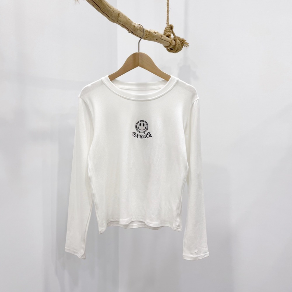 (A308)刺繡笑臉圖案棉質長袖上衣-3色 薄長袖 短版 長袖短版 tshirt t恤 長袖t恤-規格圖8