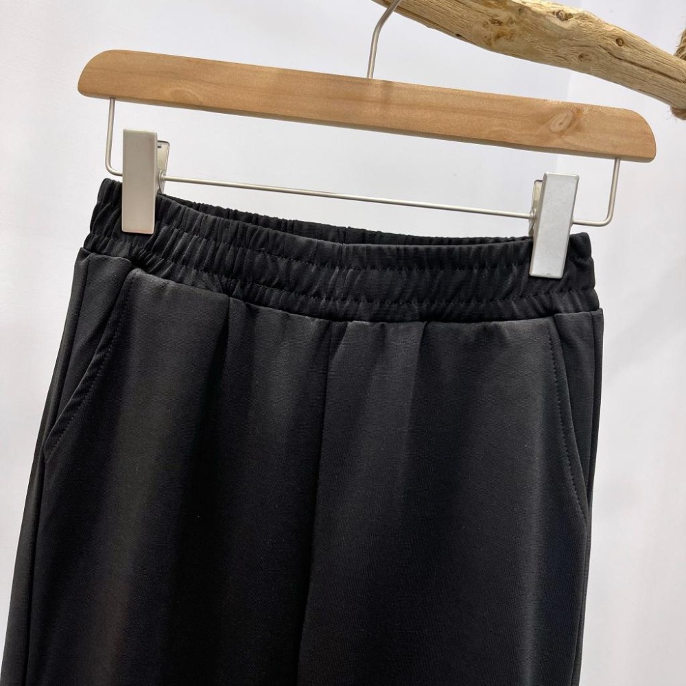 (D206)微喇叭側開岔黑褲M-L 鬆緊 寬褲 長褲-細節圖3