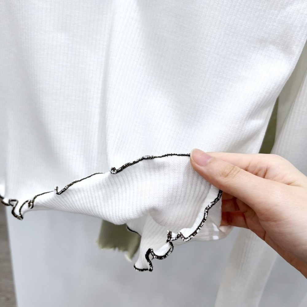 (A297)正韓 撞色木耳邊短版上衣-3色-細節圖3