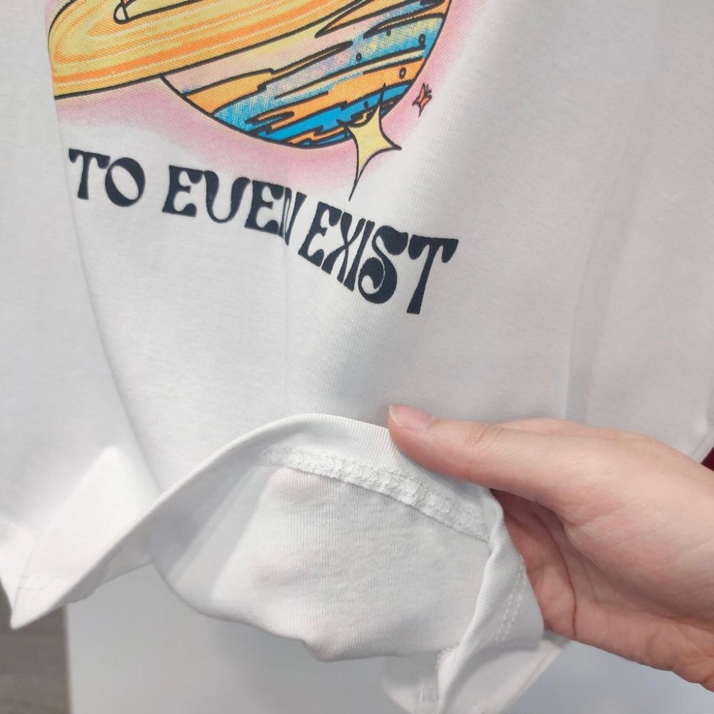 (A275)地球印花圓弧下擺短版上衣-5色-細節圖3