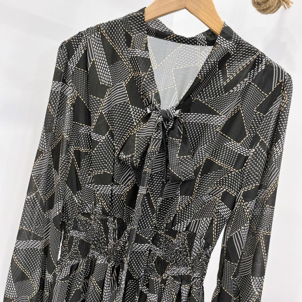 (C72)幾何圖案綁帶縮腰長袖洋裝-細節圖2