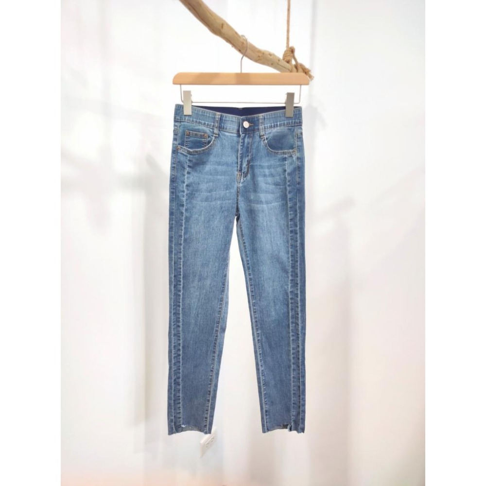 (D186)不規則褲腳刷破牛仔薄長褲S-XL 顯瘦 彈力 牛仔褲 牛仔長褲 緊身褲 窄管褲 女生長褲-細節圖4