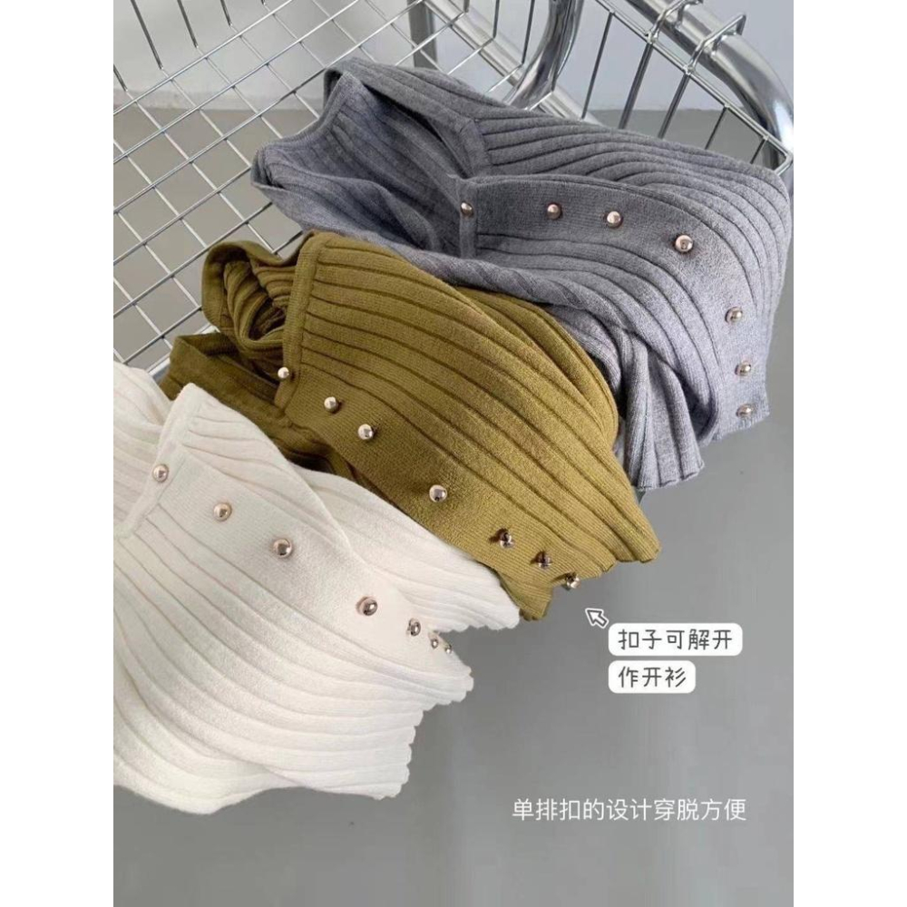 (A251)方領排釦短版坑條針織上衣-5色 短版針織 針織上衣長袖-細節圖8