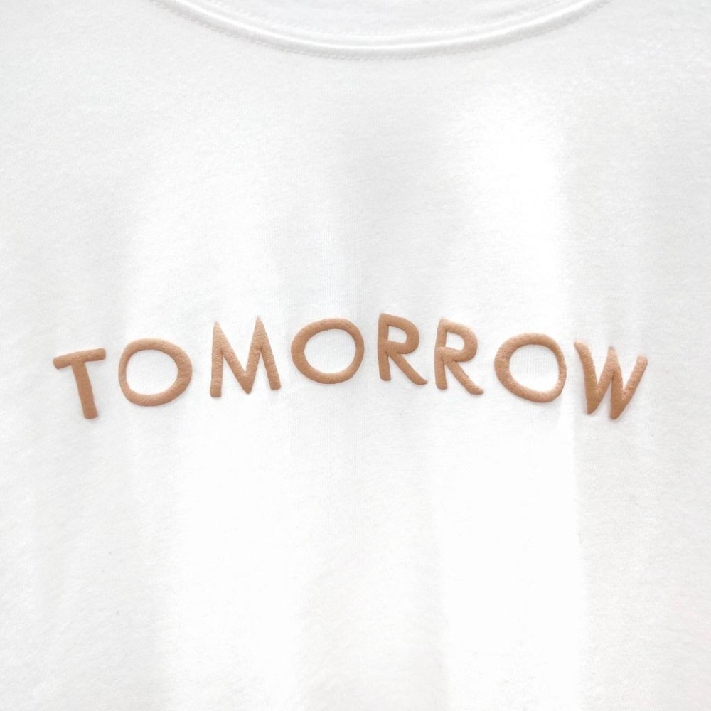 (A182) Tomorrow立體英字泡棉感短袖上衣-3色【現貨-黑】-細節圖8