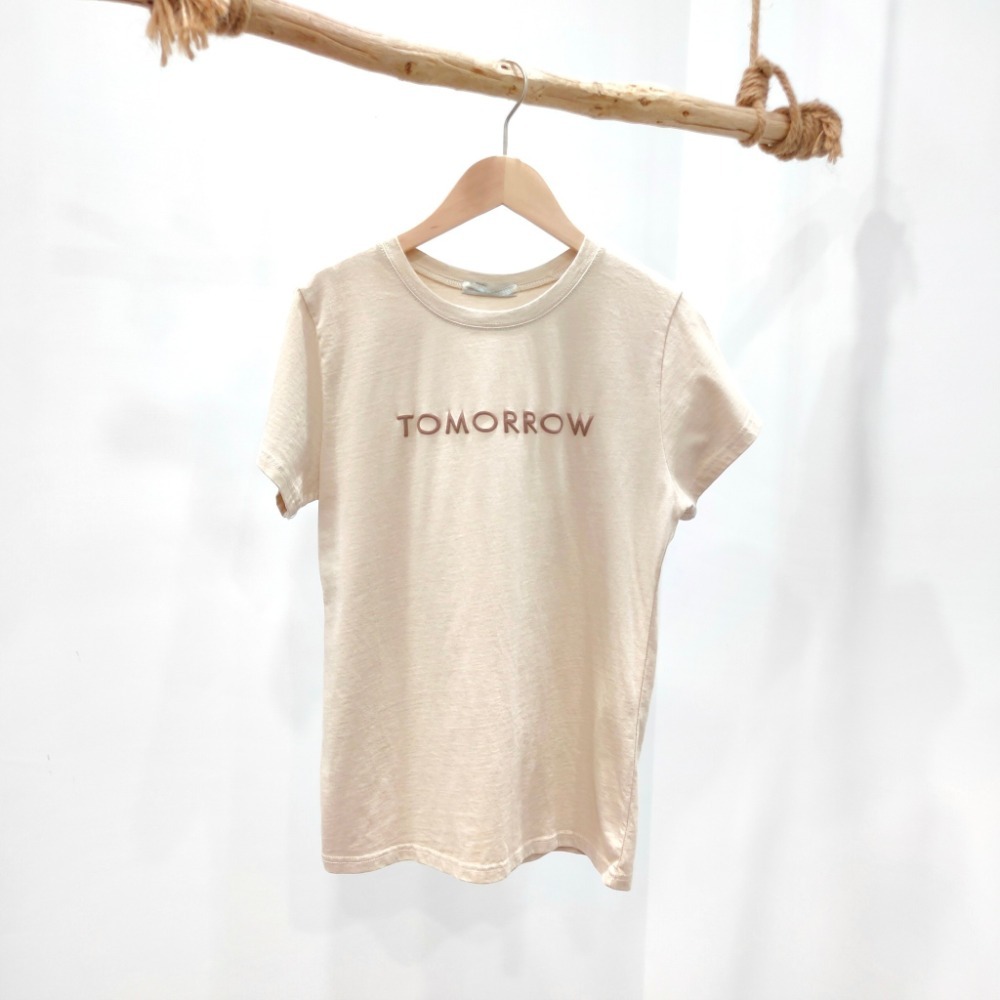 (A182) Tomorrow立體英字泡棉感短袖上衣-3色【現貨-黑】-規格圖8