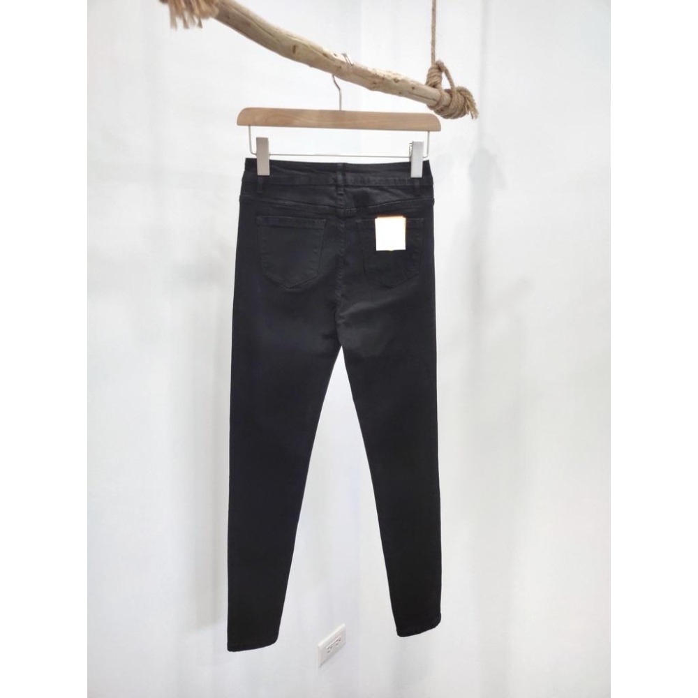 (D156)微刷破黑色牛仔窄管褲S-XL-細節圖8