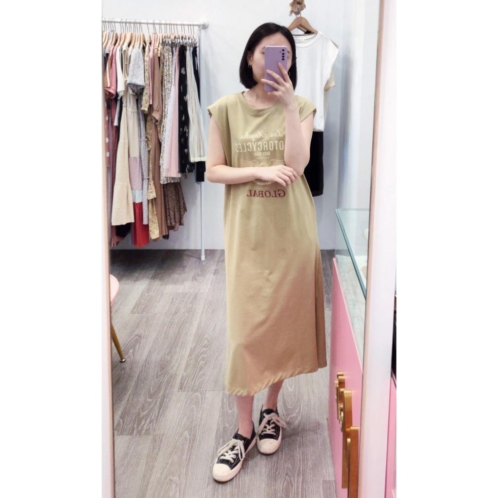 (C53)美式圖案側開衩休閒洋裝-3色【現貨-卡其綠】-細節圖2