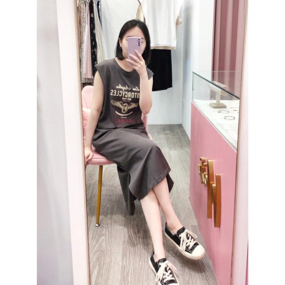 (C53)美式圖案側開衩休閒洋裝-3色【現貨-卡其綠】-細節圖5