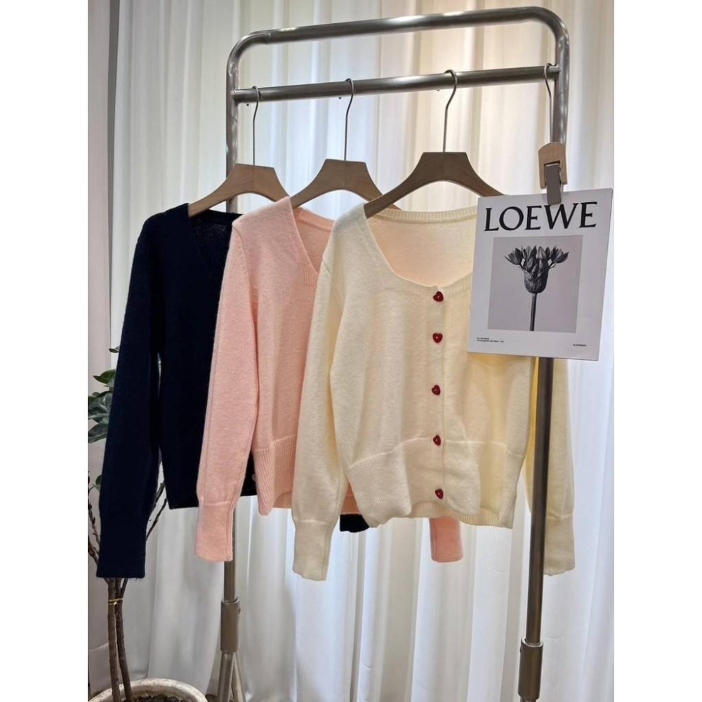 (A286)方領愛心釦針織上衣-3色 針織外套-細節圖4